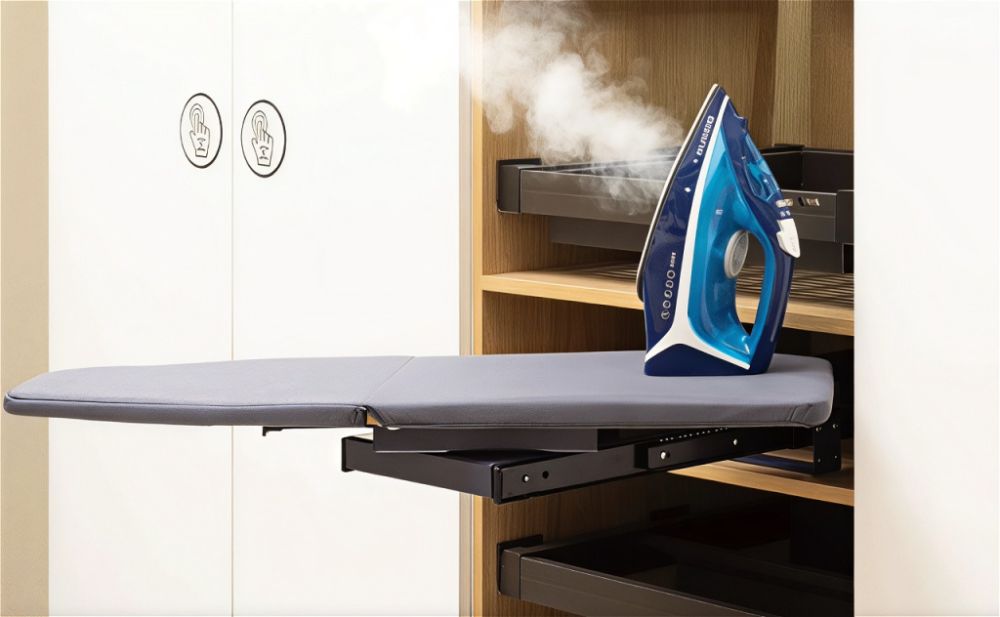 Идеальное решение для маленьких квартир: Поворотная выдвижная гладильная доска